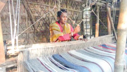Weavers of Keshurbari blankets seek govt help