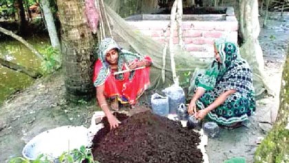 Woman gets self-reliant through vermicompost