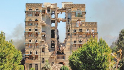 Yemen leader orders advance on Sanaa, Rouhani warns aggressors 