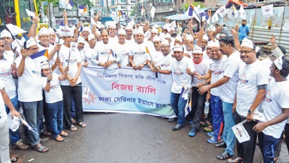 Mariner Youngs celebrate hockey title in style