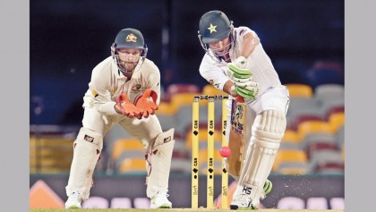 Australia tighten grip with 489-run lead
