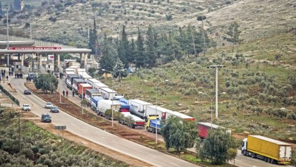 Buses enter rebel Aleppo to resume evacuations