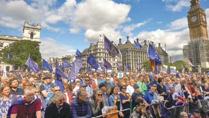 Thousands join anti-Brexit march through London