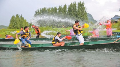 Tourists sing praises of Yunnan’s natural beauty