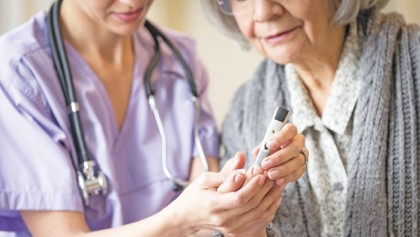 How hypoglycemia and hyperglycemia can hurt your health 