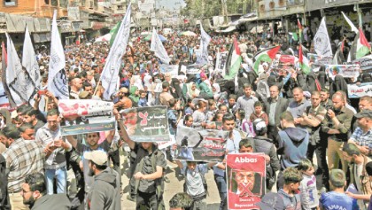 Hamas seen facing long path to end isolation despite new policy