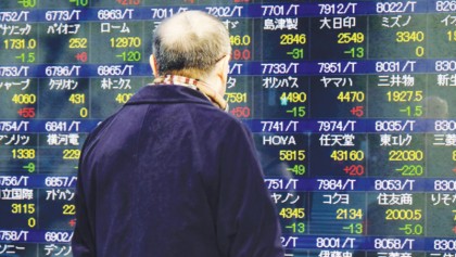 Asian markets start week with losses as trade fears return