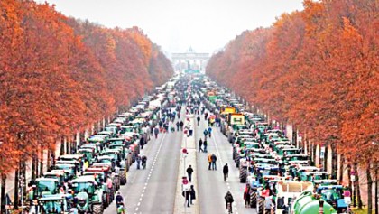 Thousands of farmers in mass tractor protest in Berlin