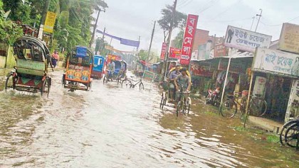 Tidal surge, heavy rains trigger flooding in coastal areas