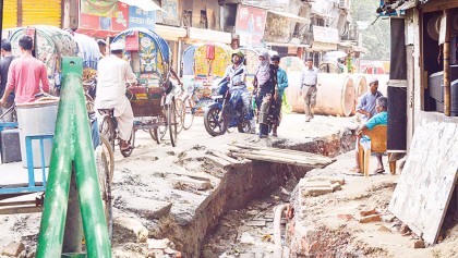 Unplanned road digging makes people suffer
