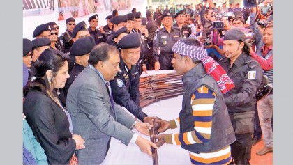 38 robbers surrender in Barisal