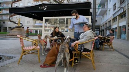 Spaniards can return to cafes