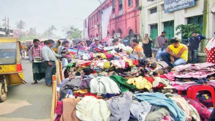 Sale of second-hand warm 
clothes up in Barisal 