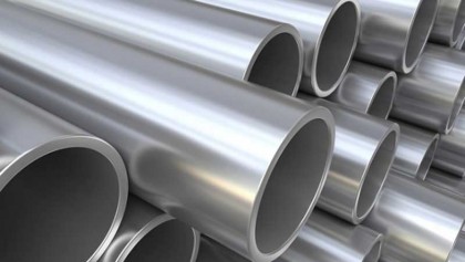 World steel output 
drops after 5yr rise