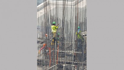 ArcelorMittal steelmaker cuts losses, eyes better times ahead
