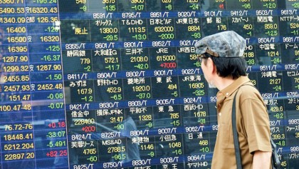 Asia stocks swing before US jobs, dollar edges back
