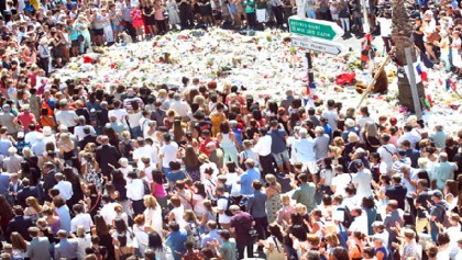 Manuel Valls booed at Nice memorial 
