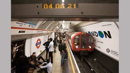 City that never sleeps: London opens first night tube