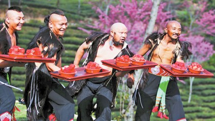 Wonderful life of dish-serving dancer Abenzhi