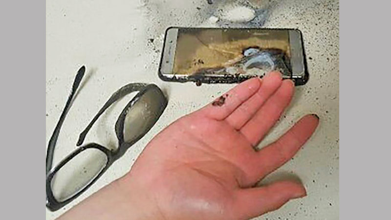 Samsung Galaxy Note 7 banned by more airlines over fire risk