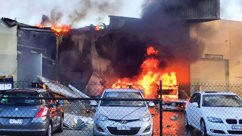 5 die as plane crashes into Melbourne shopping centre