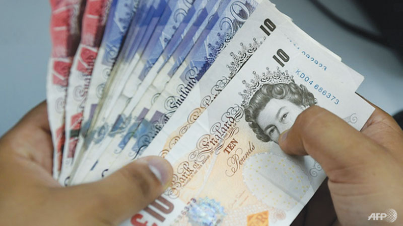 Pound struggles to recover after shock British vote