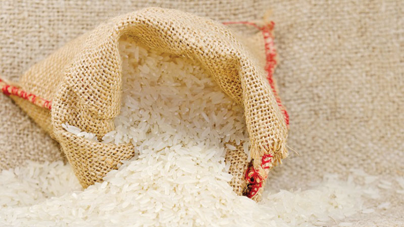 Wholesalers lower rice price as govt allows plastic bags
