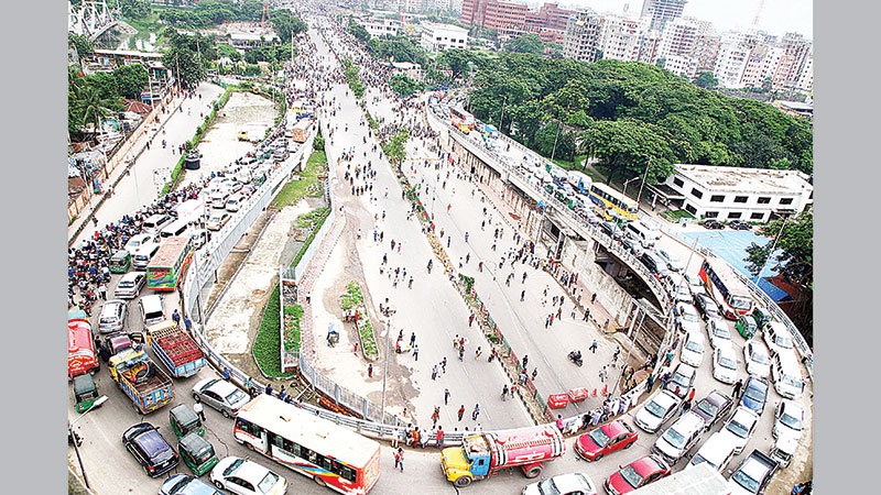 Sufferings mount as 
rickshaw pullers continue demo