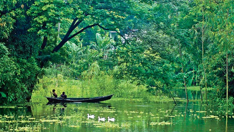 Floods worsen in North