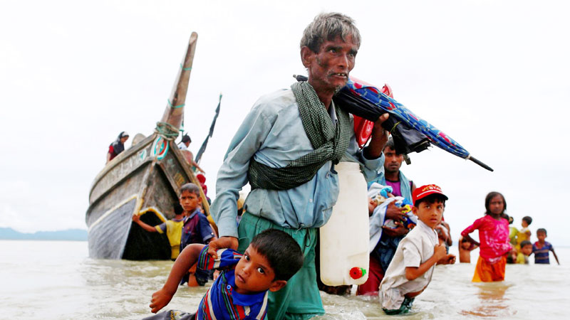 2,000 more on Myanmar 
coast to join exodus
