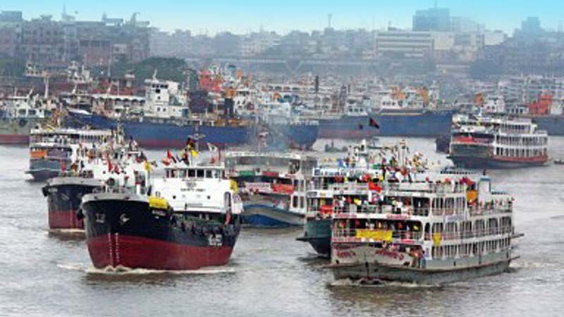 Huge rush of passengers at Barisal river port 