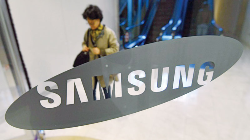 Samsung Electronics flags near 
30pc slump in Q4 operating profit