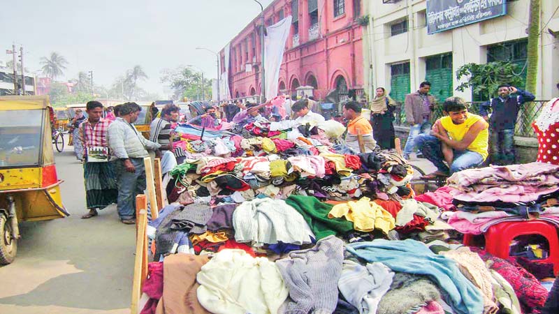Sale of second-hand warm 
clothes up in Barisal 