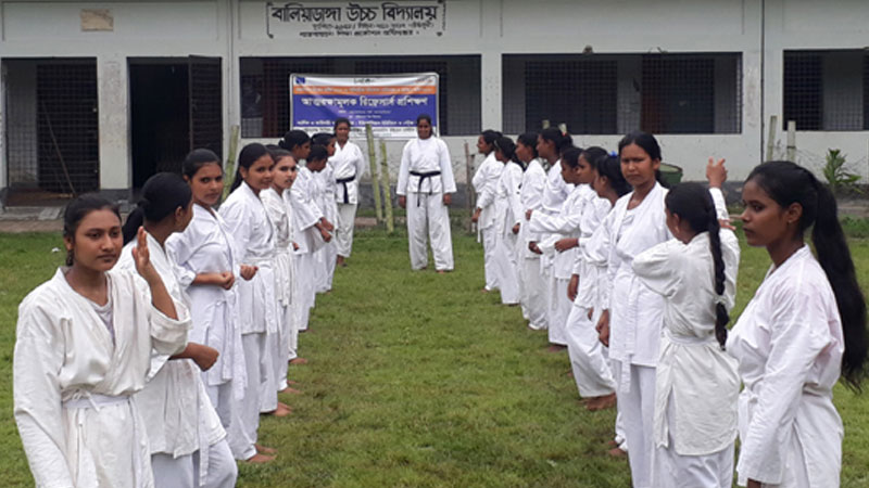 640 schoolgirls receive self-defensive training in Rajshahi
