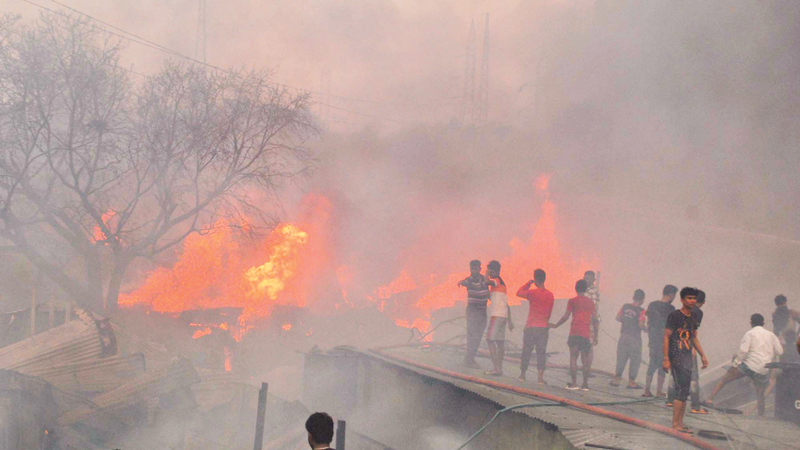 Several thousand shanties gutted 