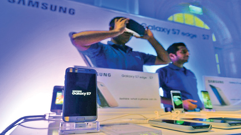 Tech world eyes digital life beyond smartphone
