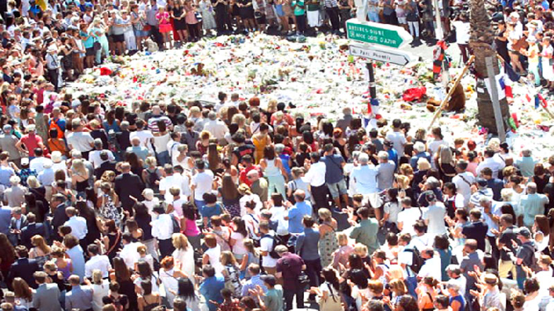 Manuel Valls booed at Nice memorial 
