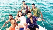 Anushka joins Kohli and 
teammates for boat party