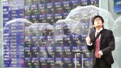 Asian markets mixed, euro edges up after Italy reports