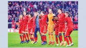 Bayern rout Benfica to reach last 16