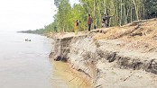 Brahmaputra devours over 100 homesteads as erosion turns serious in Kurigram