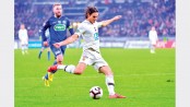 Cavani comes off bench to spare PSG blushes