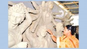 Idol makers busy ahead of Durga Puja 