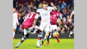 Aston Villa dent Leicester�s title bid