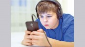 Lots of time on social 
media linked to anxiety, 
depression in teens