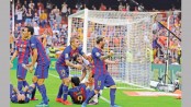 Messi penalty snatches thrilling Barca win 