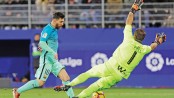 Barcelona, Sevilla maintain pressure on Madrid