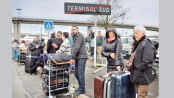 Man shot dead in Paris airport