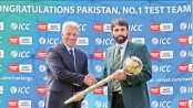 Misbah receives Test mace for No. 1 rank