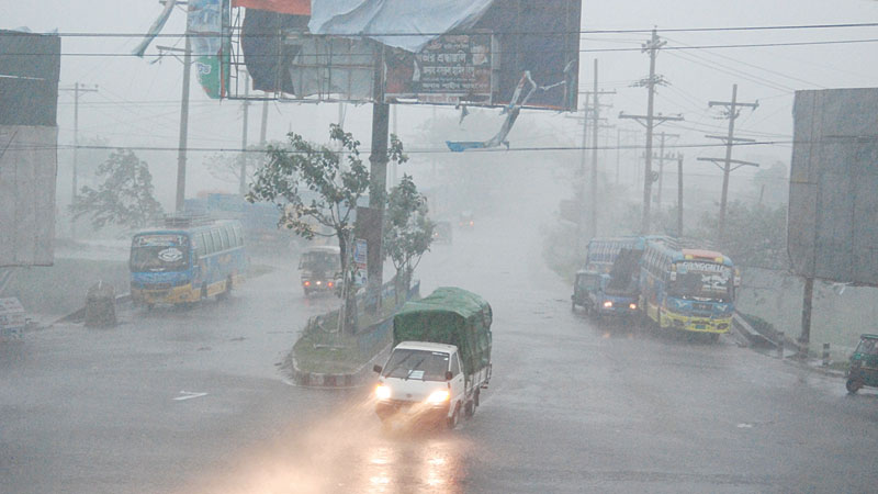 90 minutes thundershower leaves Dhaka in a mess